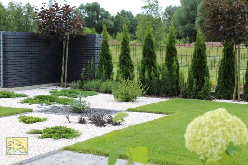 realizacja-ogrod-minimalistyczny-z-basenem-12
